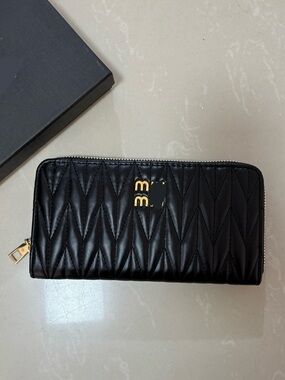 New women’s black fashion wallet